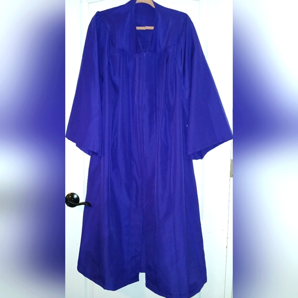 🎓LARGE PURPLE GRADUATION GOWN (COMES WITH CAP NO TASSLE!!) 💜 - Picture 1 of 4